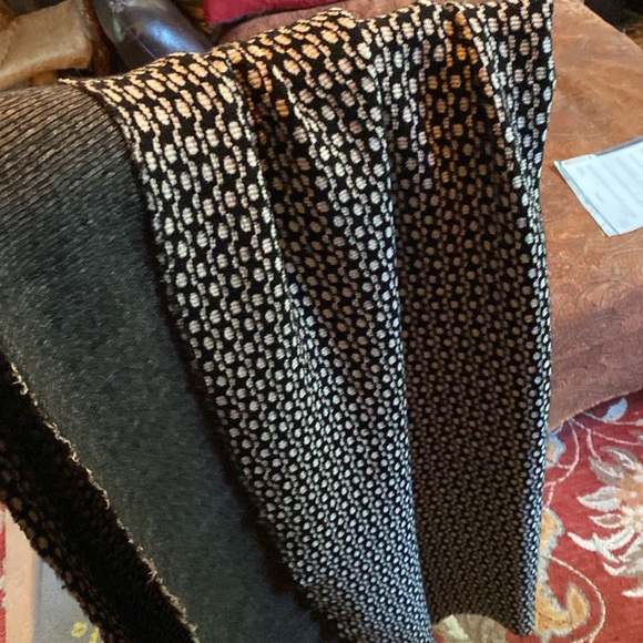 Wool stretch fabric for blanket, skirt or dress black white 80 inches by 52 wide - Picture 3 of 9